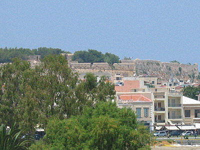 Из окна отеля видна крепость Фортецца